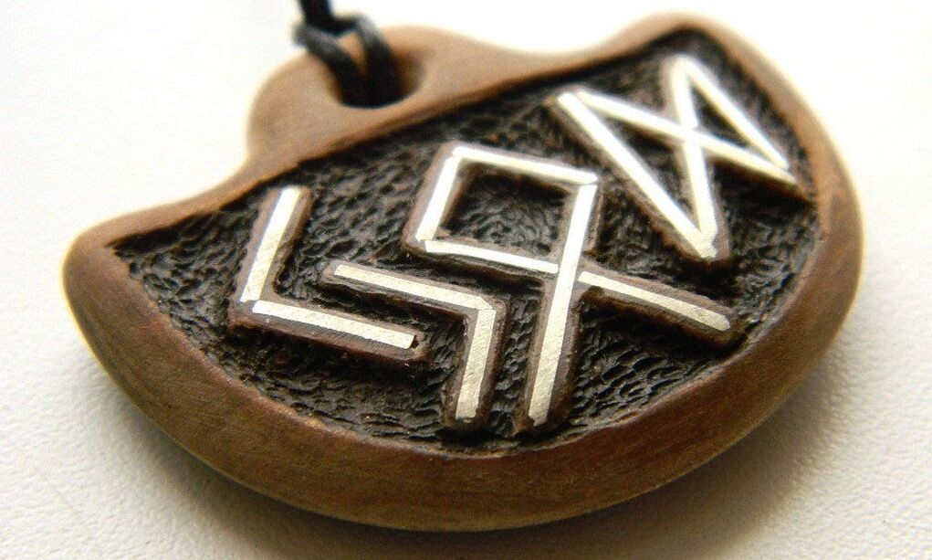 Amuleta norocoasă cu simboluri rune